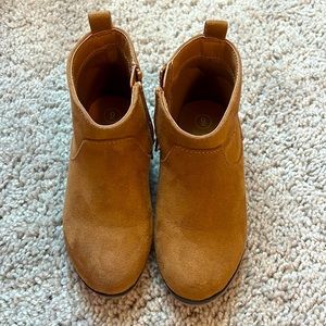 Brown toddler boots size 9